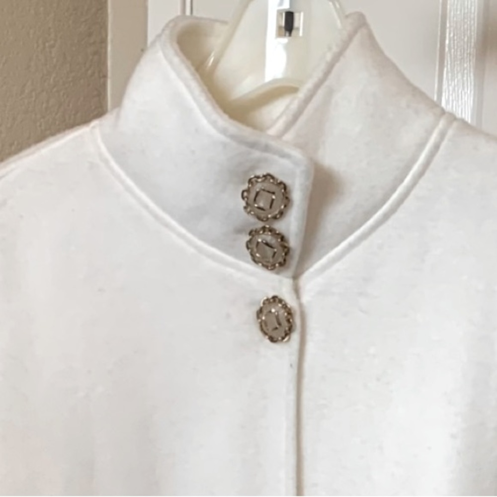 Amanda Smith Winter White Cape. 100% Polyester. Bought at Macy’s. New No tags - Picture 3 of 6